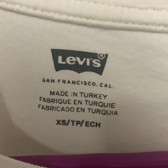 White Levi’s woman’s top - Picture 2 of 2